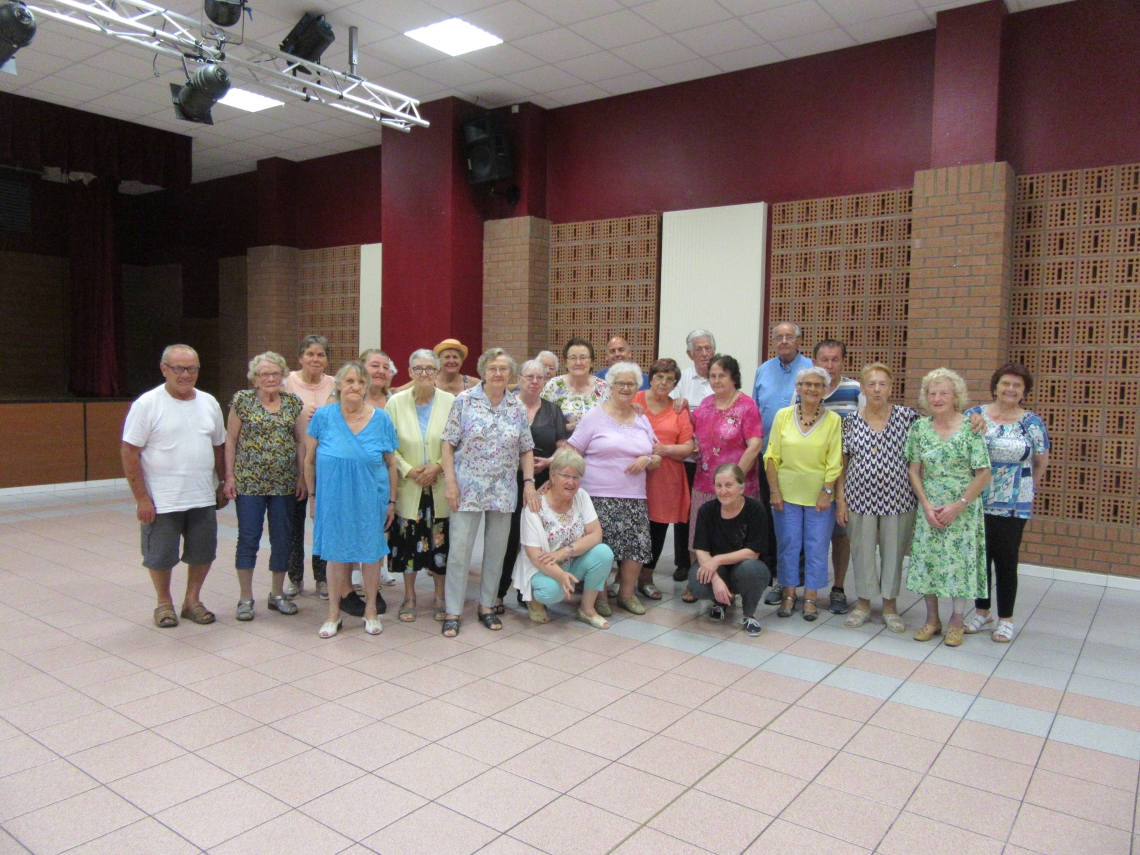 Les membres du club loisirs et détente des anciens