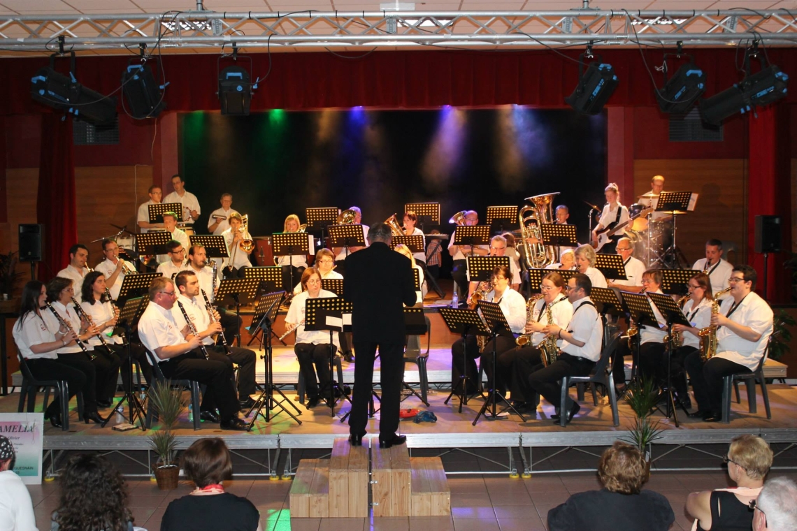 L'Accord Musical lors d'un concert à l'Espace Fêtes et Culture Jacques Duclos de Guesnain.