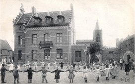 Ronde devant la Mairie